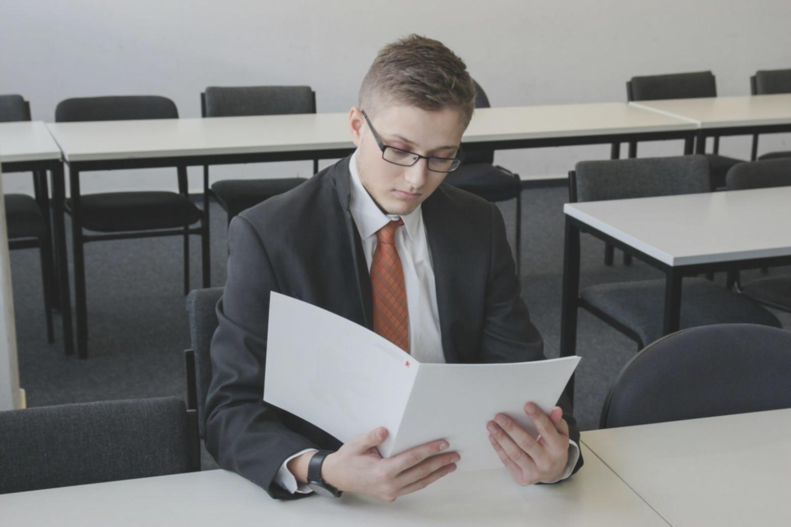 Finanzplanung und Vermögensübersicht auf digitalen Geräten